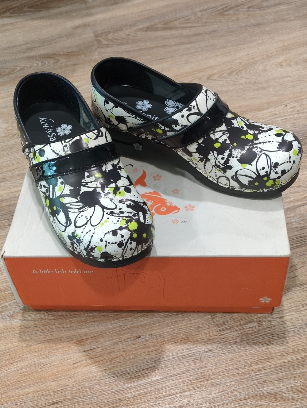 💛🖤💐NIB Koi By Sanita Women's Clog in White & Black Floral Splatter size 37💛